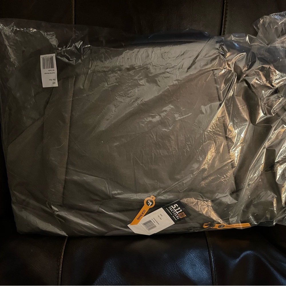 5.11 tactical covrt messager bag new tundra